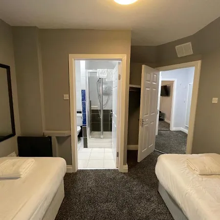 Temple Bar Apartments *
